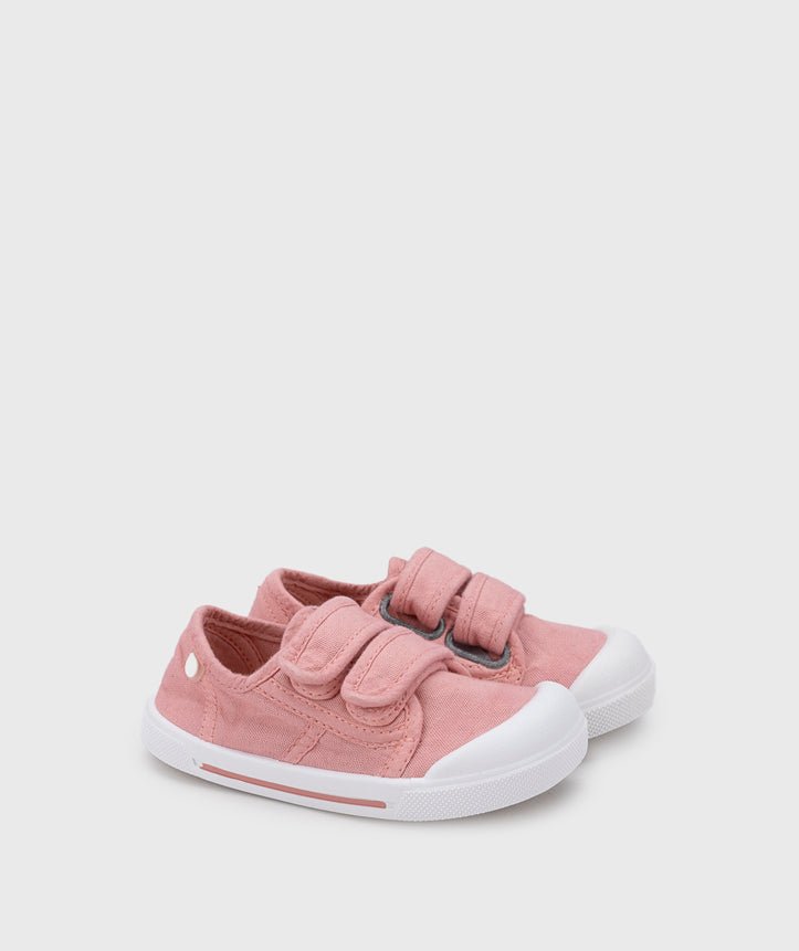 Canvas v. sneakers - MyMara